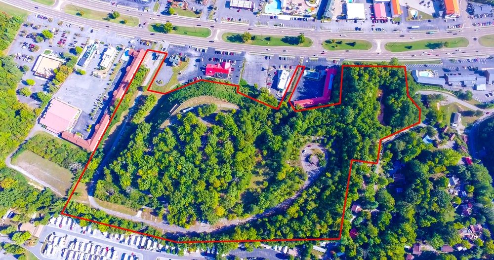 4020 Parkway , Pigeon Forge, TN 37863